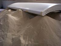 2. “Mehr Licht” | Sonnenbank und Sand | 120×500cm